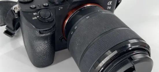 Sony Alpha A7 III 24,2 MP – Schwarzes Kit mit FE 28–70-mm-Objektiv
